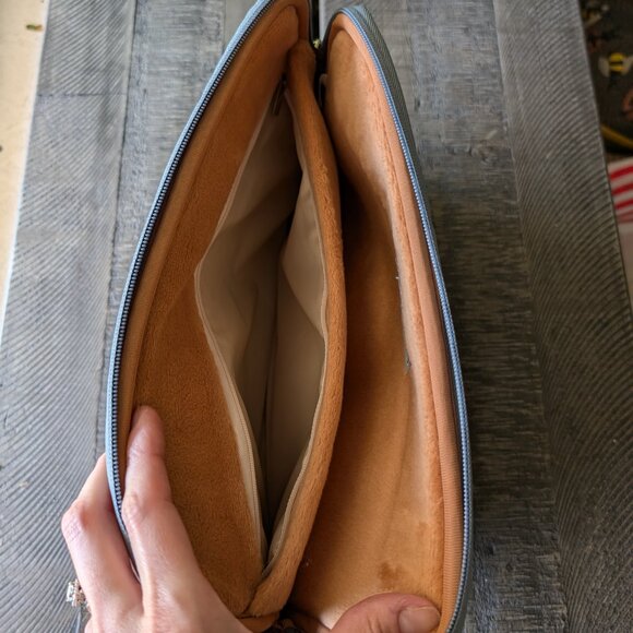 Kayond Travel Laptop Tablet Zippered Bag Multiple Pockets NWOT - Picture 4 of 6